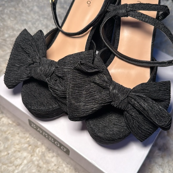 🖤 Bamboo Fabric Bow Ankle Strap Heels 8 BNIB 🖤 - Picture 6 of 7